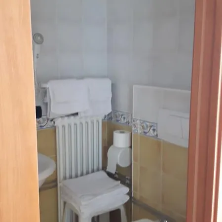 Trattoria Bar Pace Vendégház Re